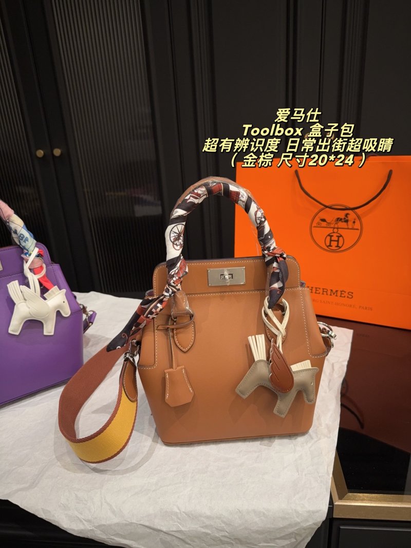 Hermès Toolbox 20 Tan Leather Handbag with Scarf