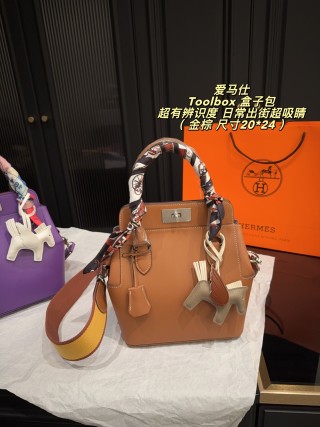 Hermès Toolbox 20 Tan Leather Handbag with Scarf view 1
