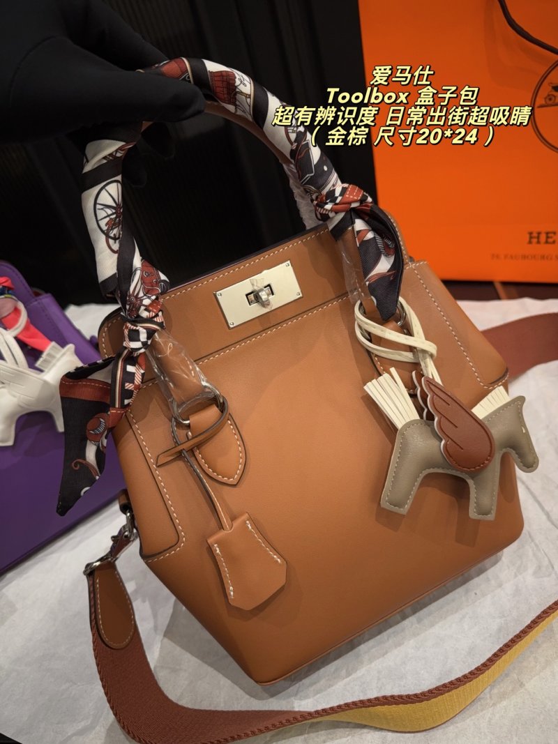 Hermès Toolbox 20 Tan Leather Handbag with Scarf view