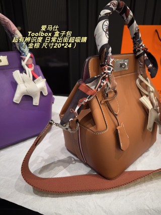Hermès Toolbox 20 Tan Leather Handbag with Scarf view 5