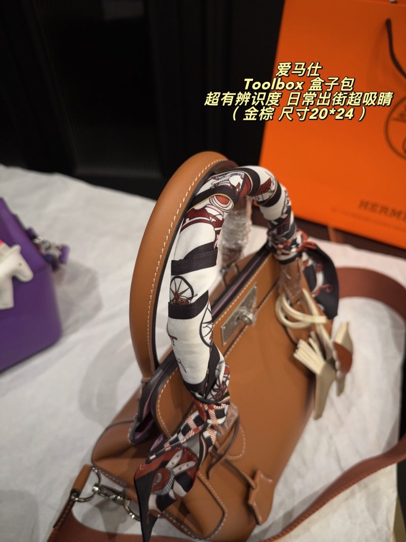 Hermès Toolbox 20 Tan Leather Handbag with Scarf view