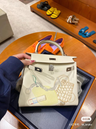 Hermès Kelly Bag Cream with Printed Artwork Details view 1