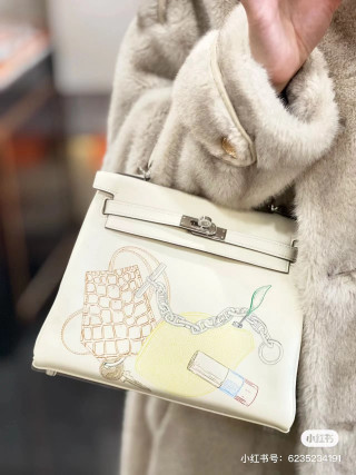 Hermès Kelly Bag Cream with Printed Artwork Details view 2