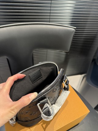 Louis Vuitton Alma Shell Bag Black view 9