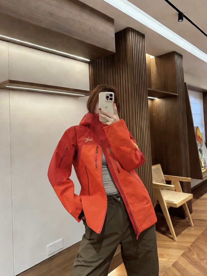 Stone Island GORE-TEX Tactical Jacket Taupe Brown view