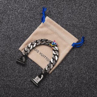 Louis Vuitton LV Sculpture Monogram Chain Bracelet Silver view 3