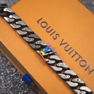 Louis Vuitton LV Sculpture Monogram Chain Bracelet Silver view 5