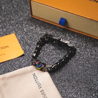 Louis Vuitton LV Sculpture Monogram Chain Bracelet Silver view 7