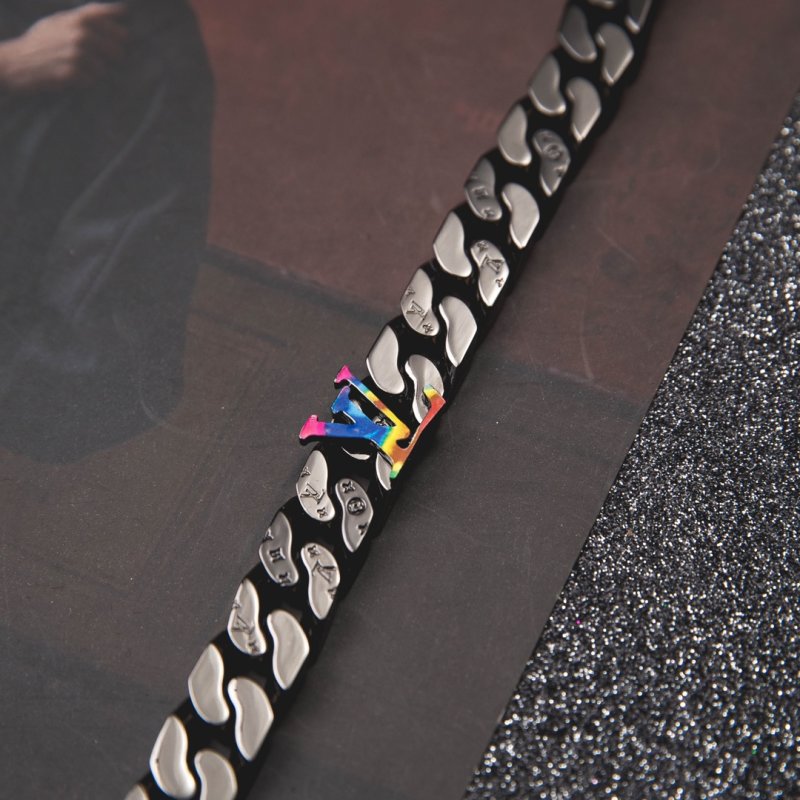 Louis Vuitton LV Sculpture Monogram Chain Bracelet Silver view