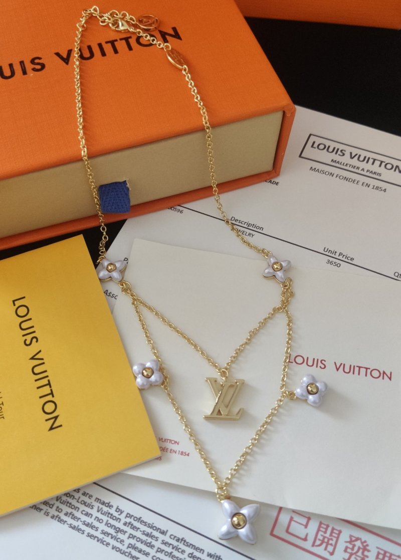 Louis Vuitton LV Gram Monogram Floral Pearl Gold Necklace