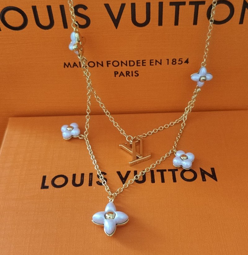 Louis Vuitton LV Gram Monogram Floral Pearl Gold Necklace view