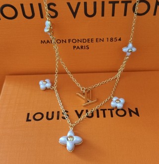 Louis Vuitton LV Gram Monogram Floral Pearl Gold Necklace view 6