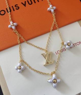 Louis Vuitton LV Gram Monogram Floral Pearl Gold Necklace view 9