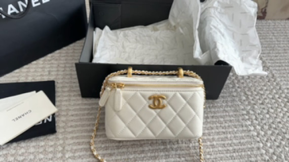 Chanel Quilted White Leather Shoulder Bag with Gold Chain video