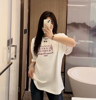 Maison Margiela Calendar Print White T-Shirt view 7