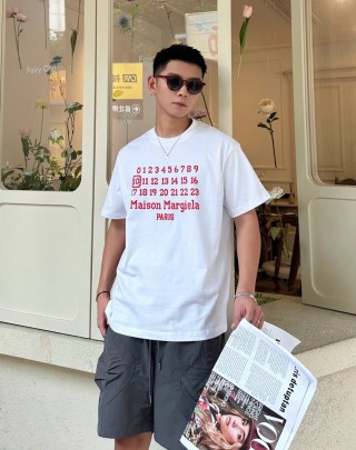 Maison Margiela Calendar Print White T-Shirt view 9