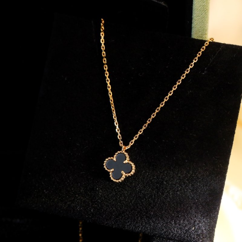VCA Mini Four Leaf Clover Black Onyx Gold Necklace