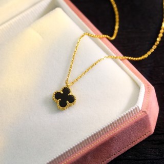 VCA Mini Four Leaf Clover Black Onyx Gold Necklace view 8