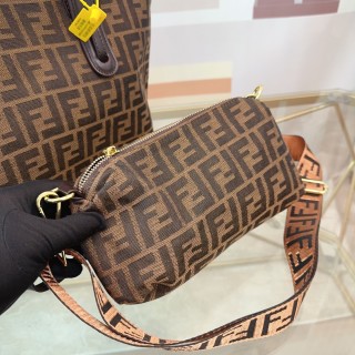 Fendi Brown Monogram Tote Bag 2-Piece Set view 4
