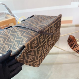 Fendi Brown Monogram Tote Bag 2-Piece Set view 8