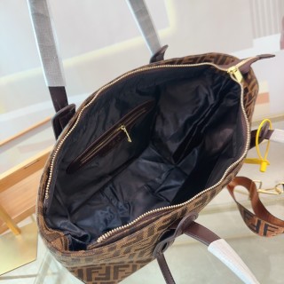 Fendi Brown Monogram Tote Bag 2-Piece Set view 9
