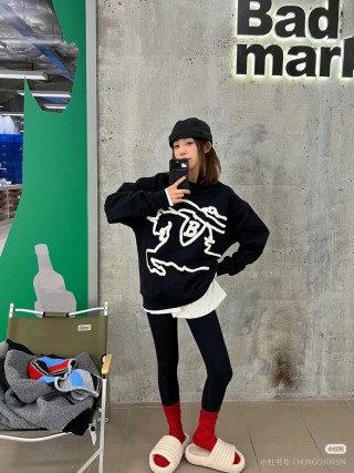 Burberry Black EKD Horse Logo Sweatshirt view 9