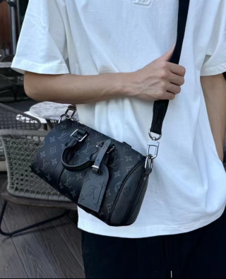Louis Vuitton Monogram Eclipse Keepall Bandoulière Black view 1