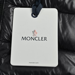 Moncler 25FW Chest Diagonal Zip Down Jacket Black view 9