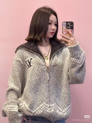Louis Vuitton Grey Knit Zip Cardigan with LV Logo view 5