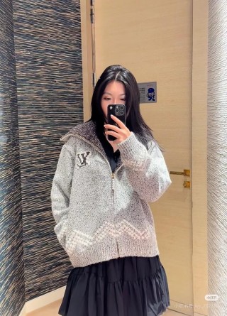 Louis Vuitton Grey Knit Zip Cardigan with LV Logo view 8