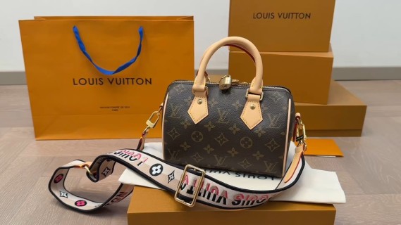 Louis Vuitton Speedy Monogram Canvas Handbag Tan Handle video