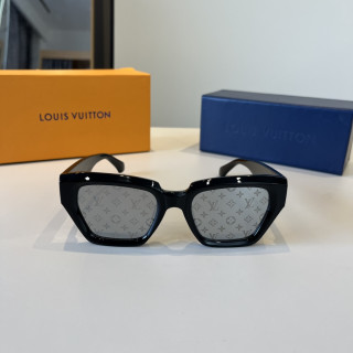 Louis Vuitton Monogram Black Square Sunglasses view 2