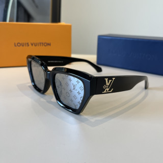 Louis Vuitton Monogram Black Square Sunglasses view 3