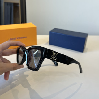 Louis Vuitton Monogram Black Square Sunglasses view 4
