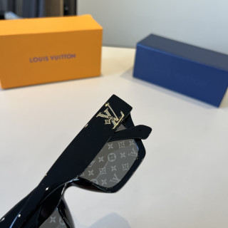 Louis Vuitton Monogram Black Square Sunglasses view 8