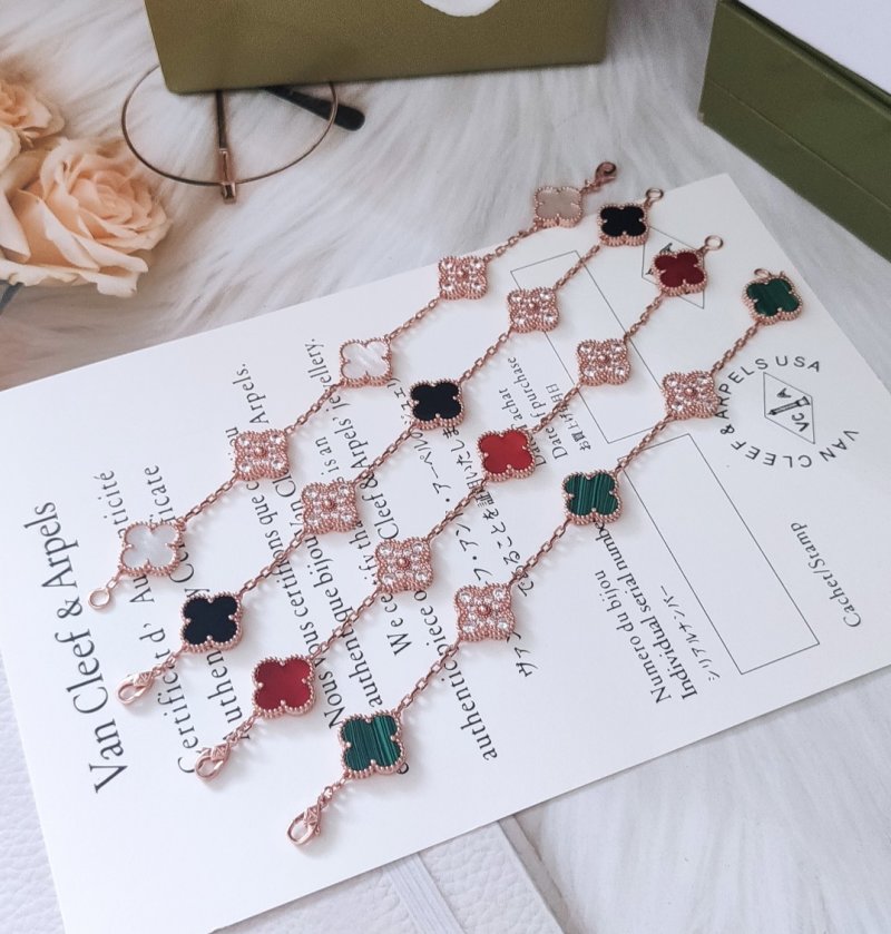Van Cleef & Arpels Four-Leaf Clover Red Mother-of-Pearl Rose Gold Bracelet view