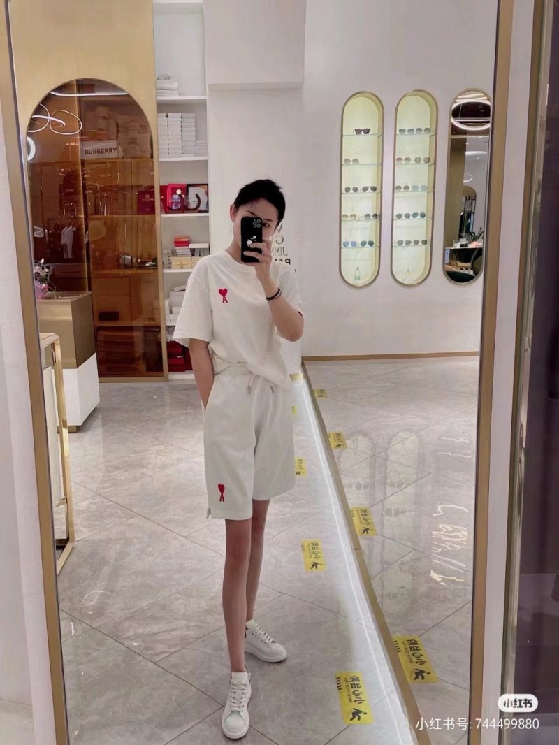 Burberry White Embroidered Shorts with Red Rose Detail