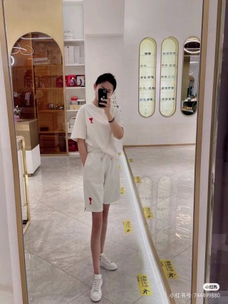 Burberry White Embroidered Shorts with Red Rose Detail view 1