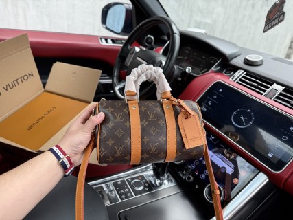 Louis Vuitton Keepall Bandoulière 25 Monogram Canvas Shoulder Bag view 4