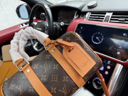 Louis Vuitton Keepall Bandoulière 25 Monogram Canvas Shoulder Bag view 5