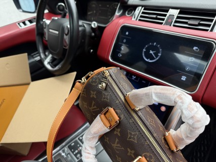 Louis Vuitton Keepall Bandoulière 25 Monogram Canvas Shoulder Bag view 6