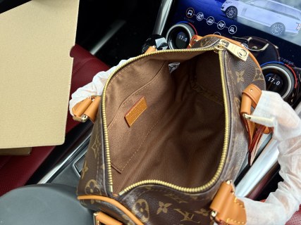 Louis Vuitton Keepall Bandoulière 25 Monogram Canvas Shoulder Bag view 9