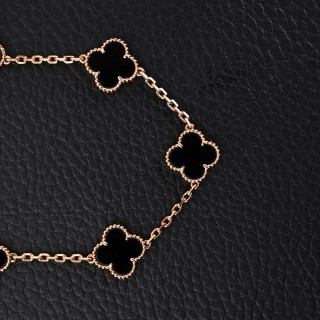 Van Cleef & Arpels Clover Black Onyx Gold Bracelet view 4