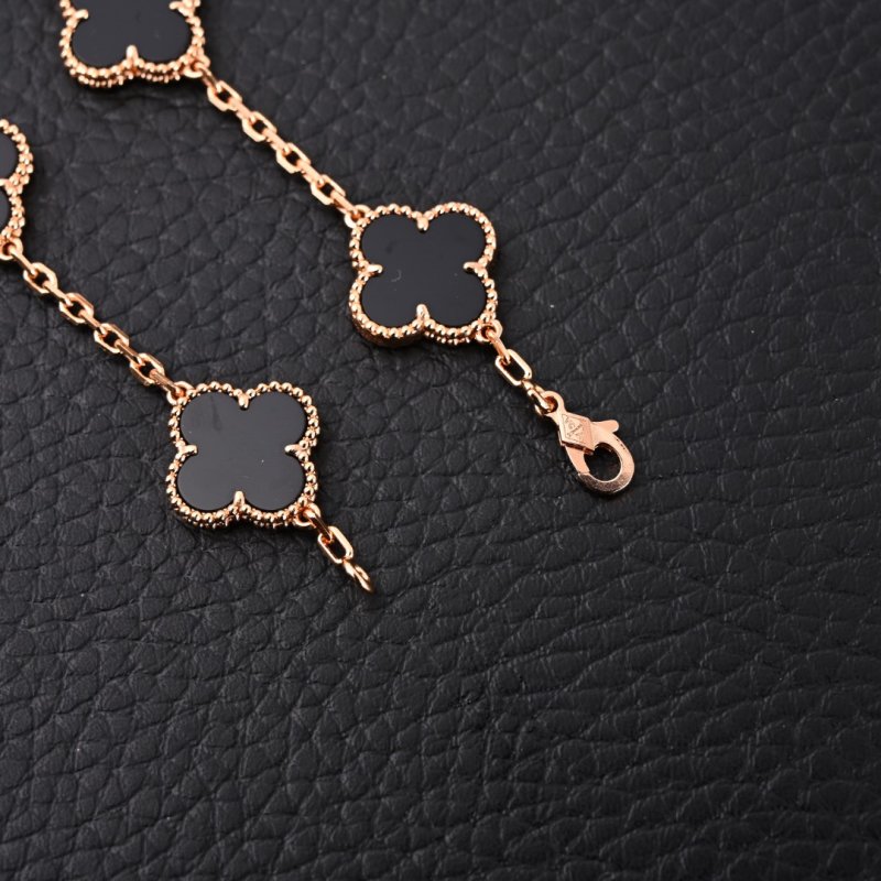 Van Cleef & Arpels Clover Black Onyx Gold Bracelet view