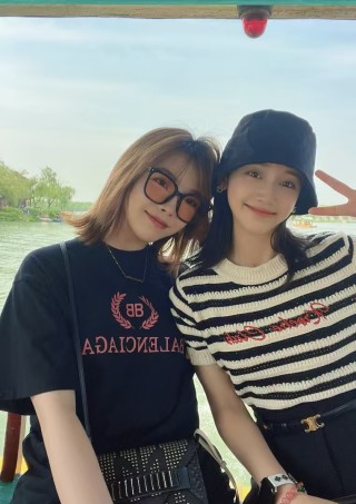 Balenciaga BB Laurel Embroidered Black T-Shirt view 6