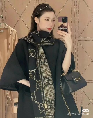 Gucci GG Monogram Double-Sided Wool Scarf Beige & Black view 5