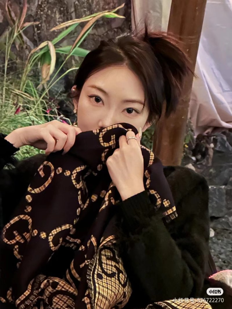 Gucci GG Monogram Double-Sided Wool Scarf Beige & Black view