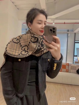 Gucci GG Monogram Double-Sided Wool Scarf Beige & Black view 8