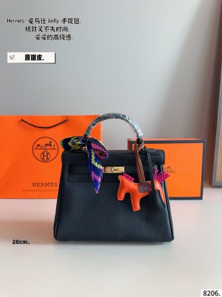 Hermès Kelly 28 Black Leather Handbag view 1