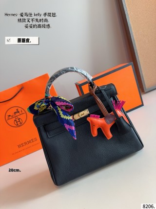 Hermès Kelly 28 Black Leather Handbag view 2